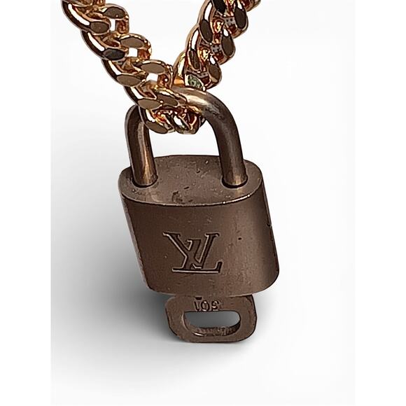 Authentic Louis Vuitton Lock & Key 301 Gold Padlock w 20” Gold Plated Chain - Picture 4 of 14